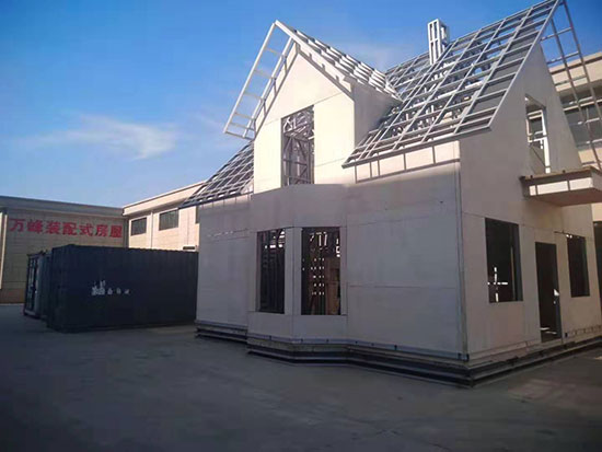 轻钢房屋用聚氨酯保温防火效果怎么样 用哪种喷涂机(图1) 轻钢房屋用聚氨酯保温防火